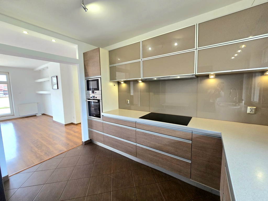 Piękne mieszkanie z dużym tarasem (4)