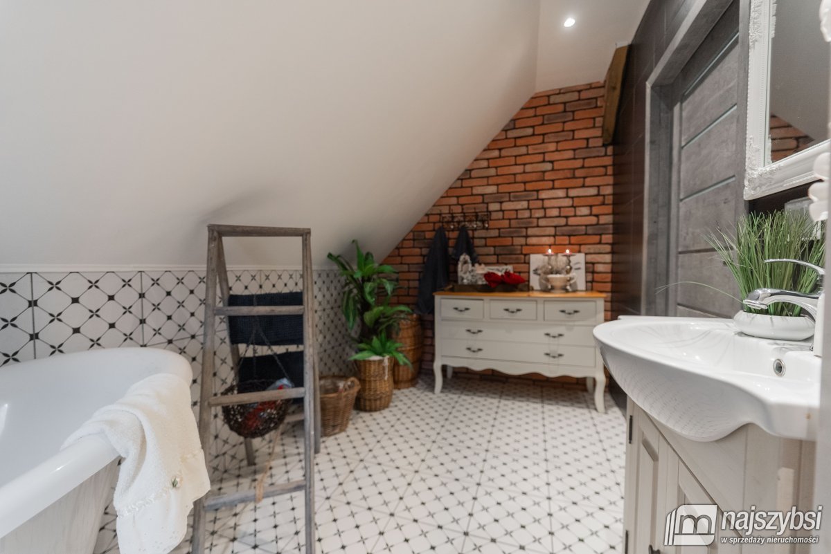 CHOSZCZNO - PIĘKNY RUSTYKALNY  DOM  (34)