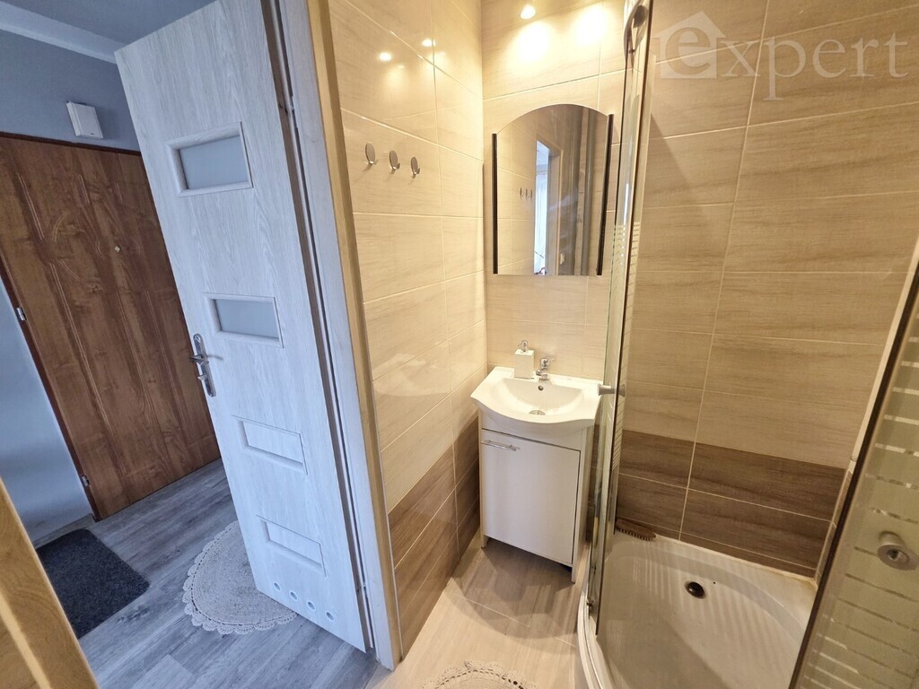 Dwa pokoje na drugim piętrze z balkonem (5)