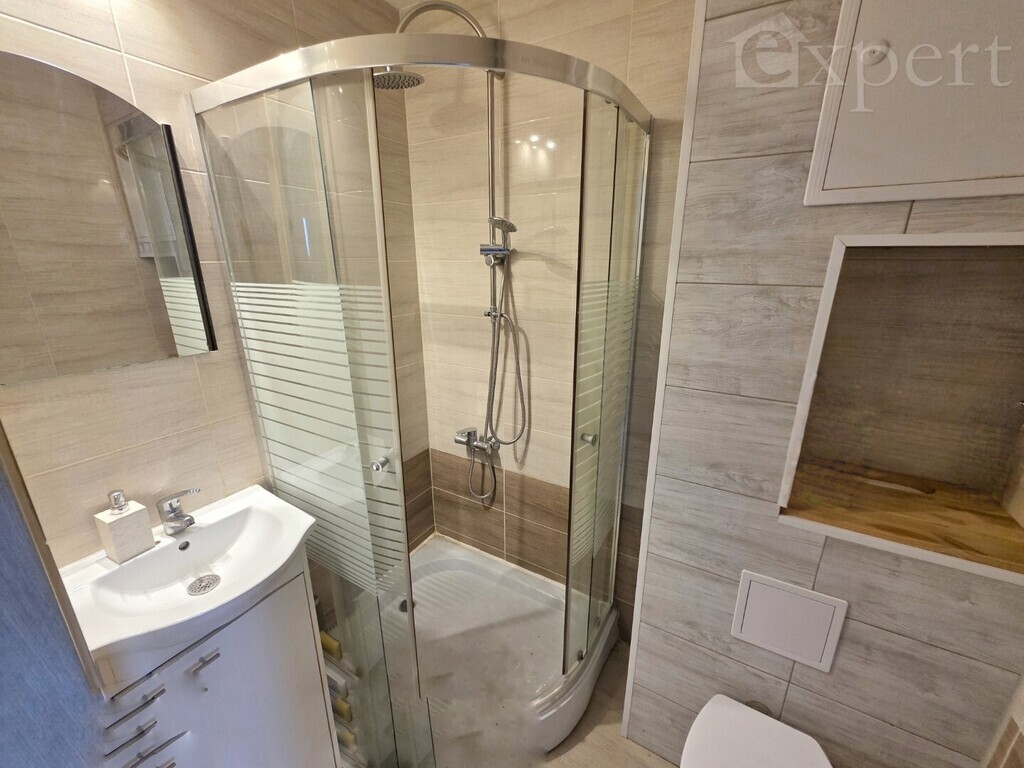 Dwa pokoje na drugim piętrze z balkonem (11)