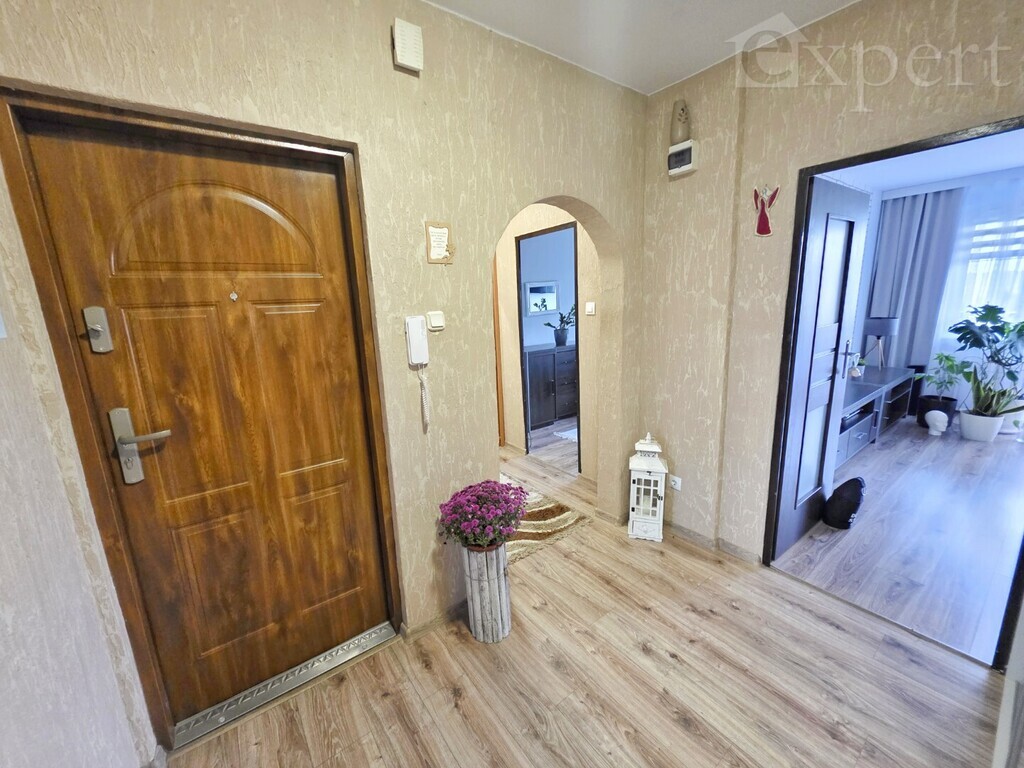 Ładne 3 pokoje os.Letnie - duży balkon  z garażem (9)