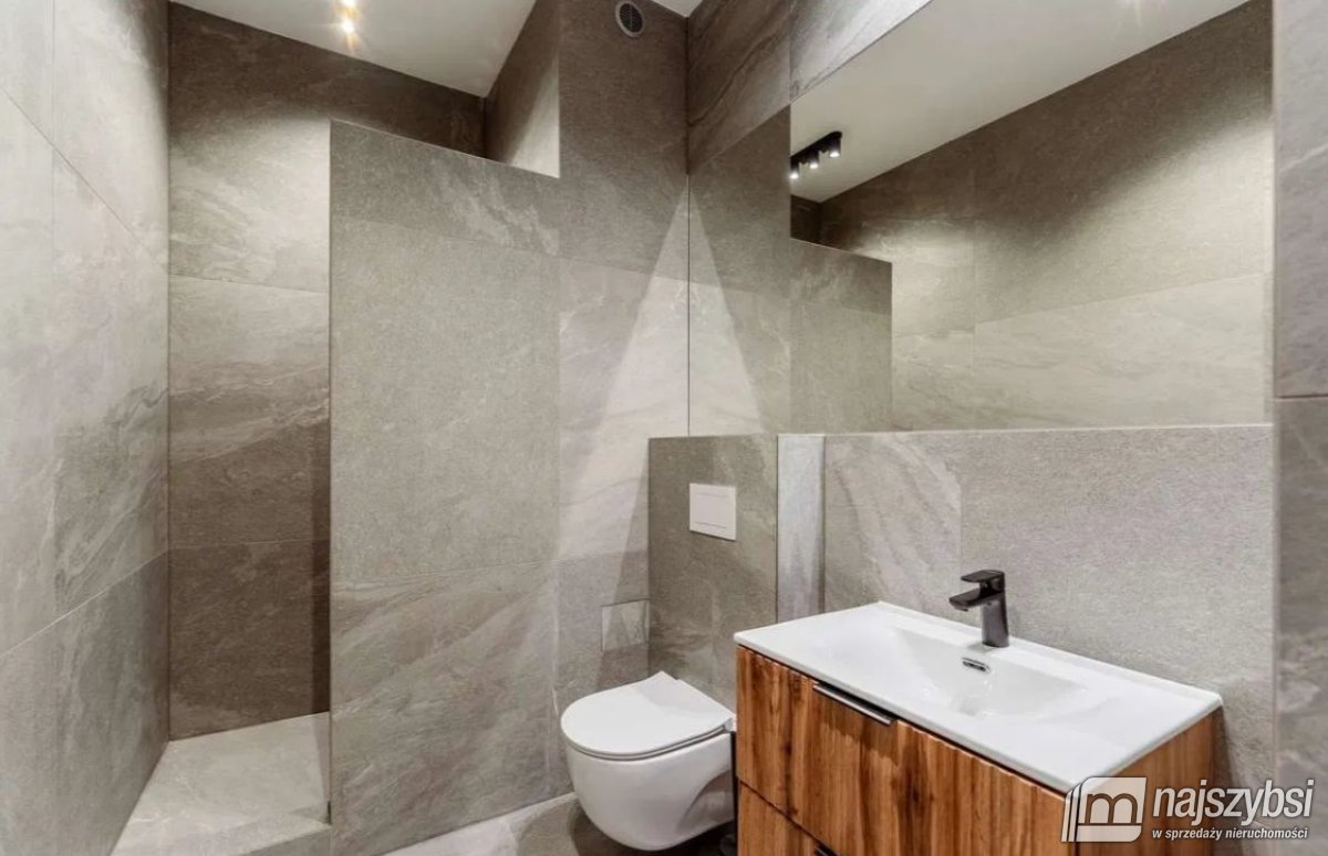 KOŁOBRZEG - LUKSUSOWE MIESZKANIE Z OGRODEM 212 M2 (11)