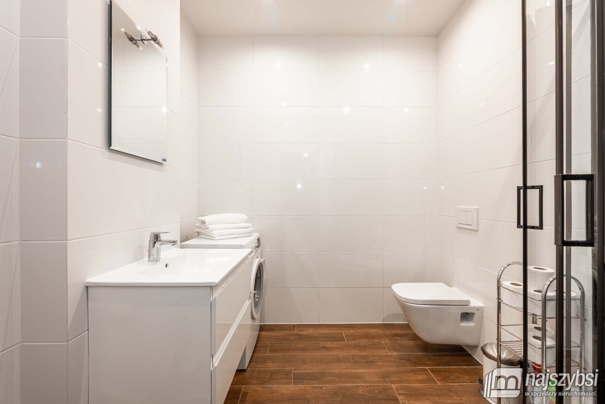 KOŁOBRZEG-PRZESTRONNE MIESZKANIE 82 M2 W PODCZELU (10)