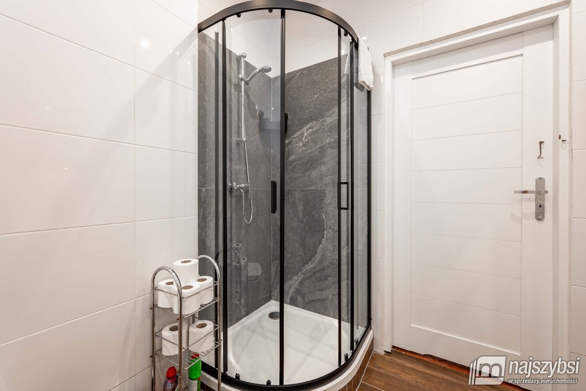 KOŁOBRZEG-PRZESTRONNE MIESZKANIE 82 M2 W PODCZELU (11)