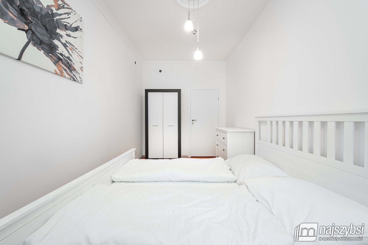 KOŁOBRZEG-PRZESTRONNE MIESZKANIE 82 M2 W PODCZELU (14)