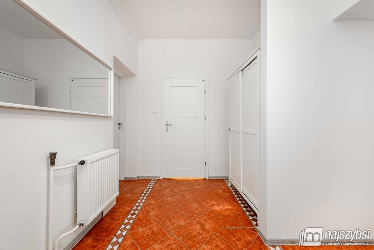 KOŁOBRZEG-PRZESTRONNE MIESZKANIE 82 M2 W PODCZELU (5)