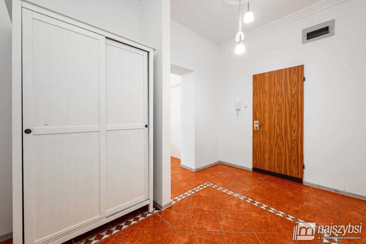KOŁOBRZEG-PRZESTRONNE MIESZKANIE 82 M2 W PODCZELU (6)