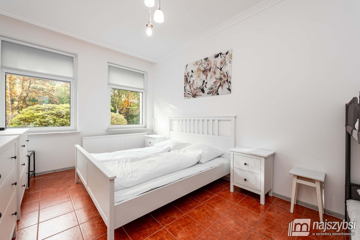 KOŁOBRZEG-PRZESTRONNE MIESZKANIE 82 M2 W PODCZELU (7)