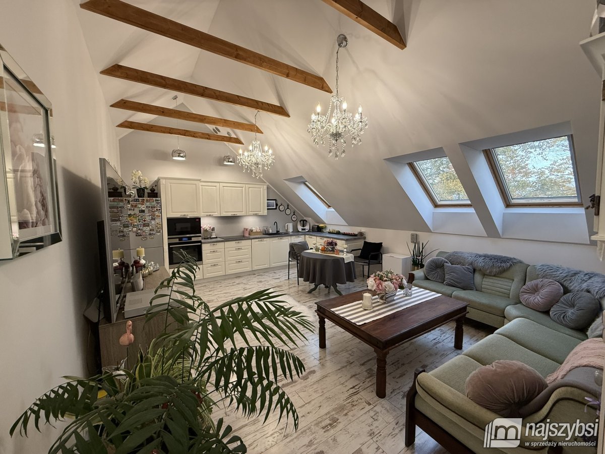 Nowogard - dom z dwoma mieszkaniami blisko centrum (1)