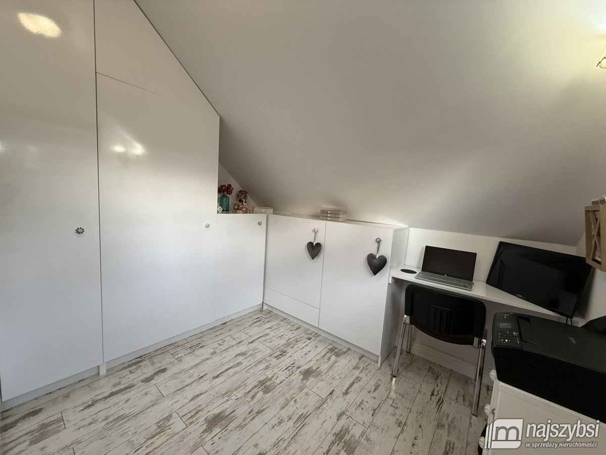 Nowogard - dom z dwoma mieszkaniami blisko centrum (10)