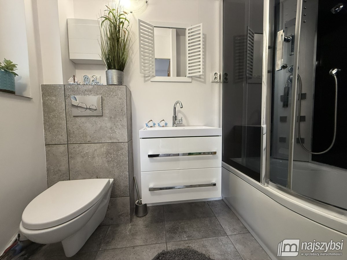 Nowogard - dom z dwoma mieszkaniami blisko centrum (19)