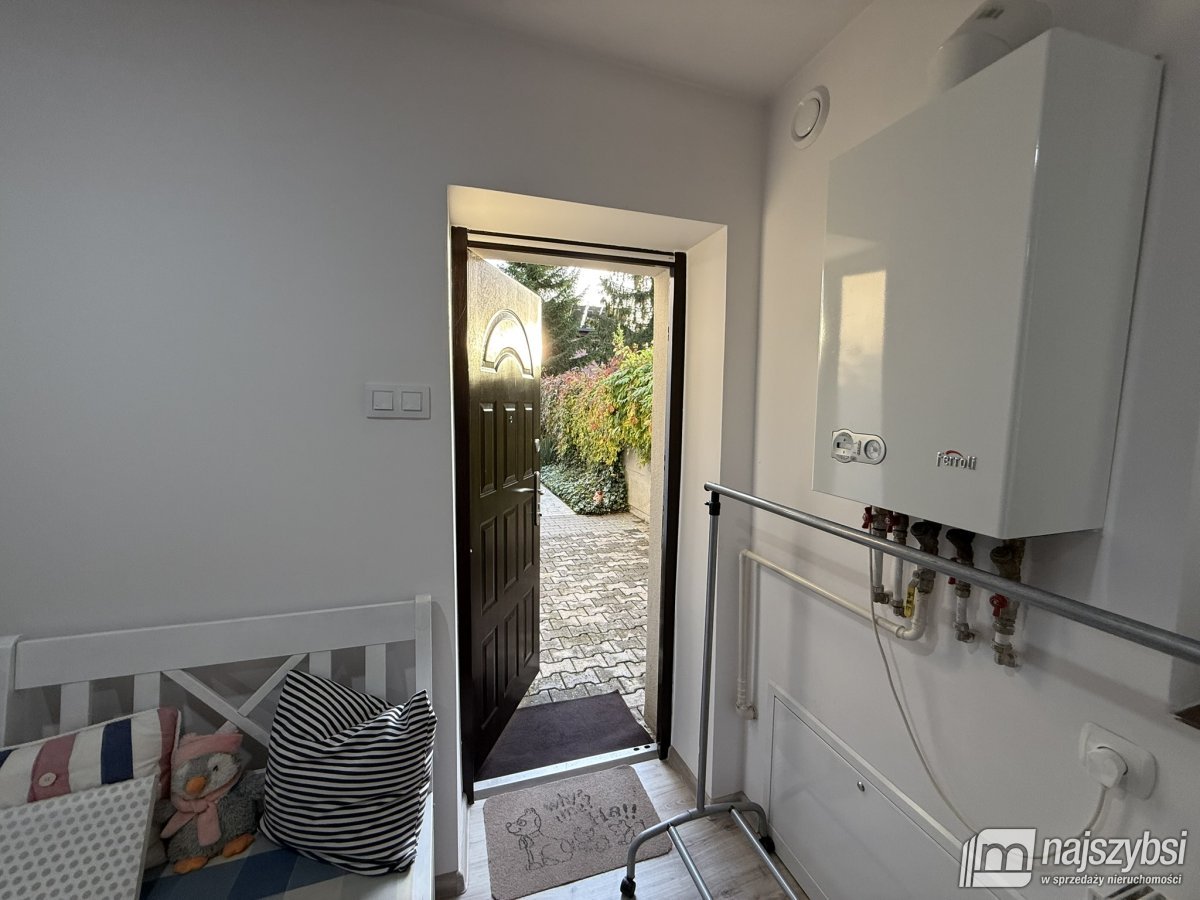 Nowogard - dom z dwoma mieszkaniami blisko centrum (24)