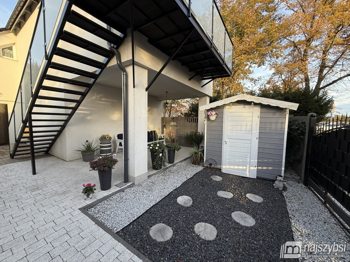 Nowogard - dom z dwoma mieszkaniami blisko centrum (26)