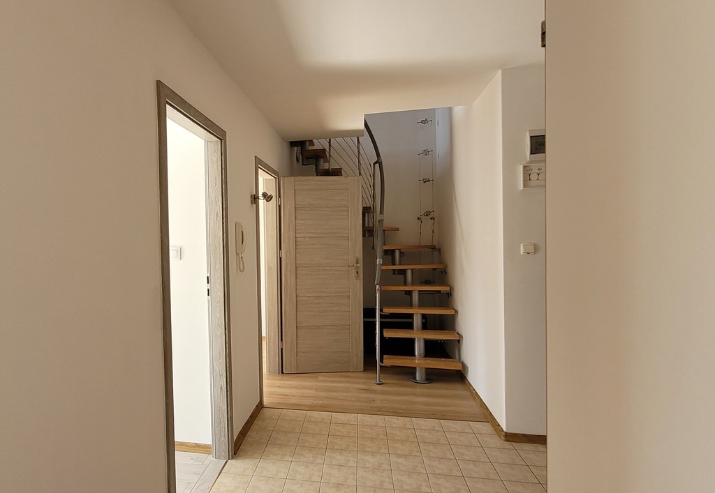 4 pokoje, taras, winda, zielona okolica! (10)