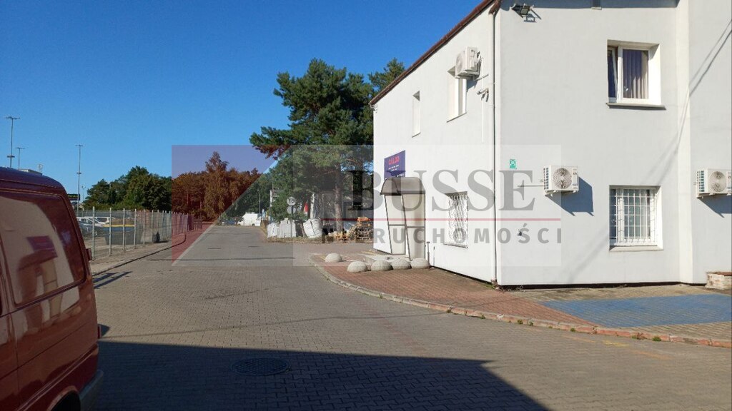 Do wynajęcia plac komercyjny 3100 m² z biurem (1)