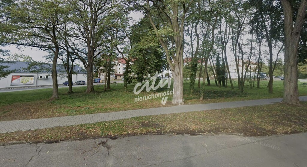 Działka inwestycyjna pod stację paliw i myjnię (2)