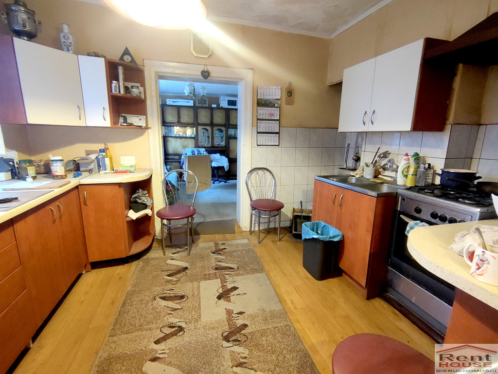 Wolnostojący dom, 3 mieszkania 2 pok, do remontu (24)