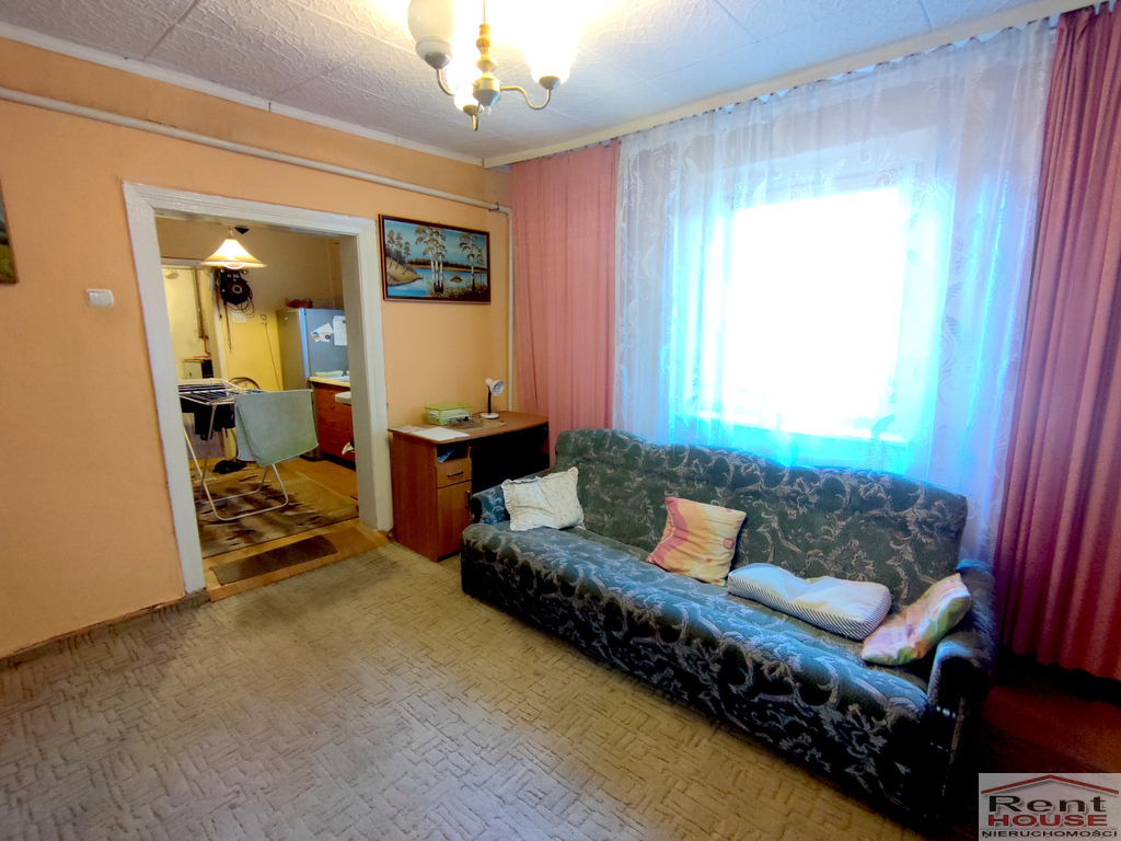 Wolnostojący dom, 3 mieszkania 2 pok, do remontu (23)