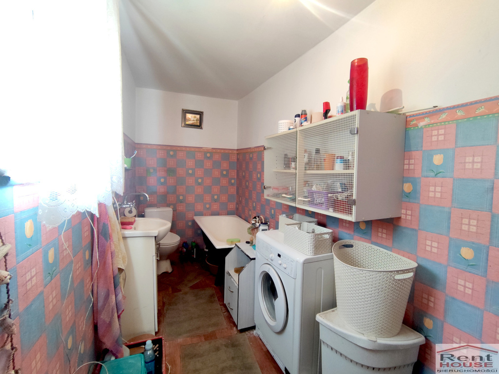 Wolnostojący dom, 3 mieszkania 2 pok, do remontu (26)