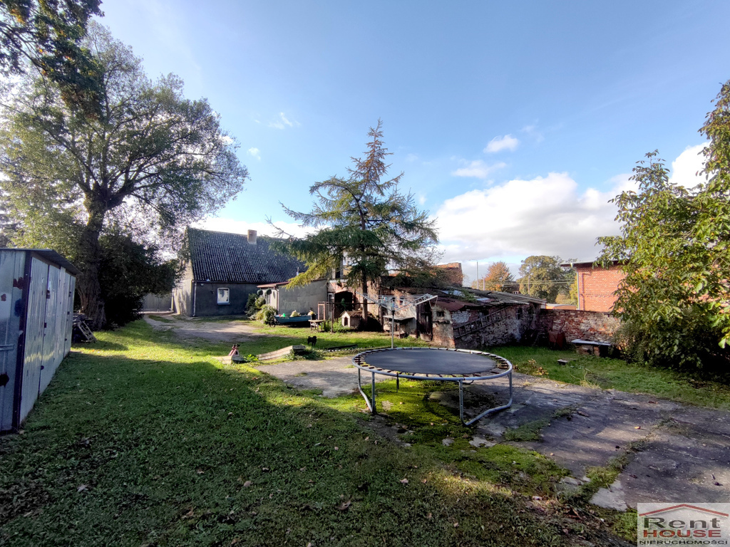 Wolnostojący dom, 3 mieszkania 2 pok, do remontu (1)