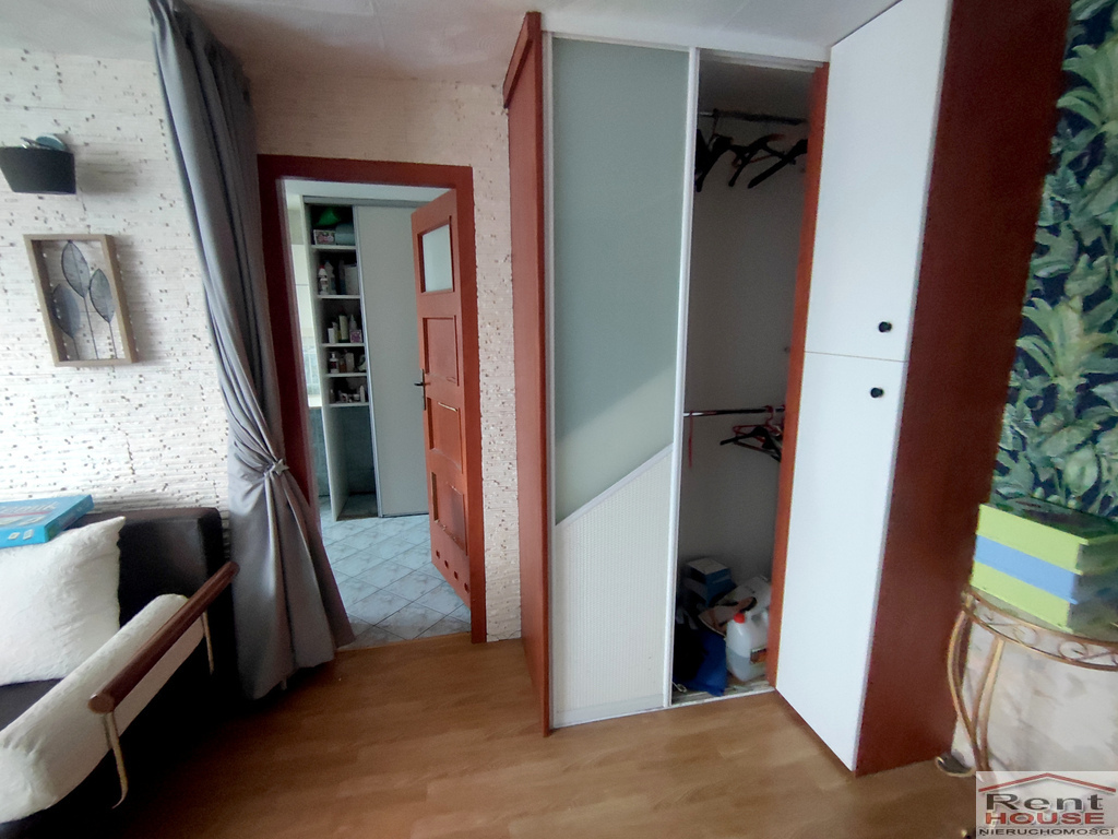 Wolnostojący dom, 3 mieszkania 2 pok, do remontu (14)