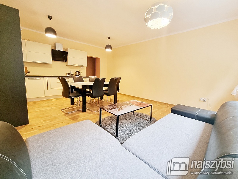 Mieszkanie 70 m2 w pełni umeblowane, okolice Golen (1)