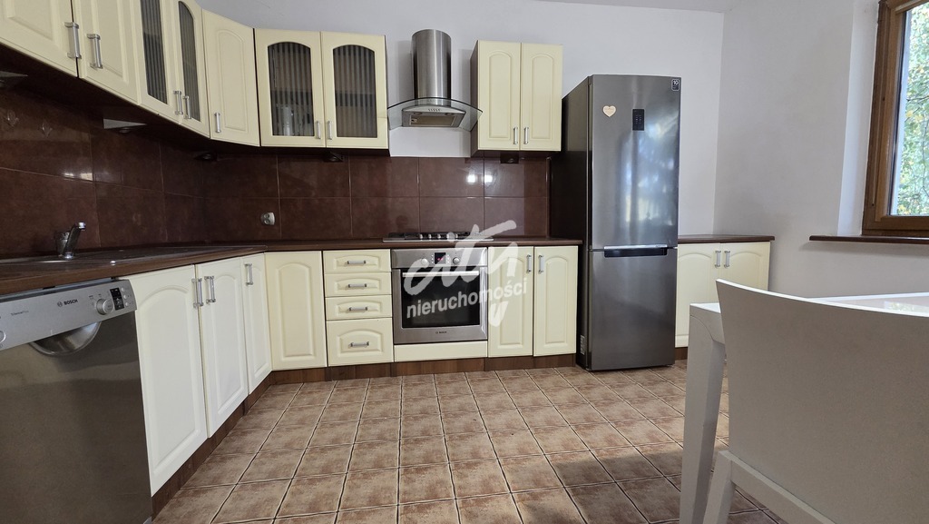 Pogodno! 3 pokoje|osobna kuchania|2 garaże|piwnica (7)