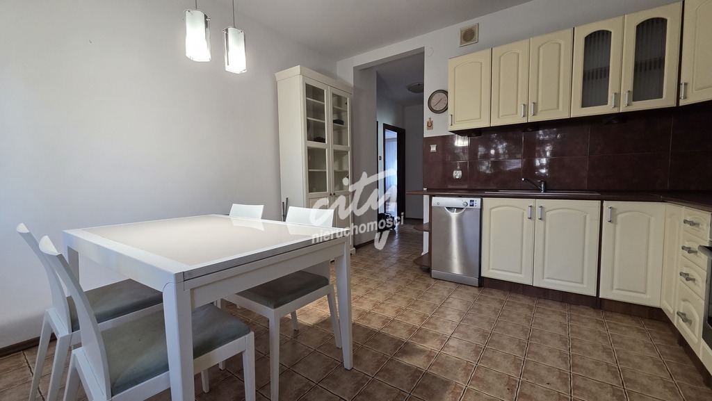 Pogodno! 3 pokoje|osobna kuchania|2 garaże|piwnica (6)