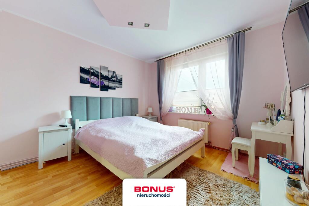 Atrakcyjne piętro domu z ogrodem i dwoma garażami. (8)