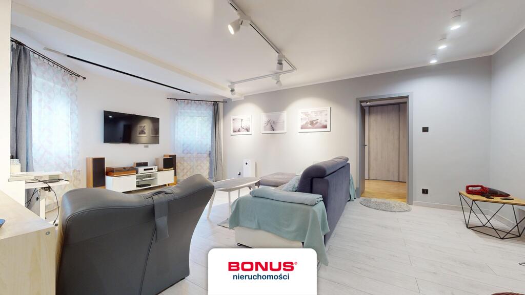 Atrakcyjne piętro domu z ogrodem i dwoma garażami. (5)