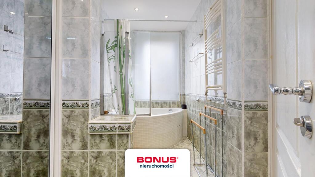 Atrakcyjne piętro domu z ogrodem i dwoma garażami. (10)