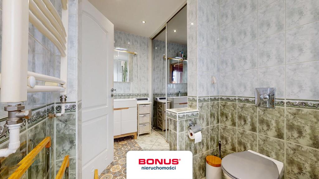 Atrakcyjne piętro domu z ogrodem i dwoma garażami. (11)