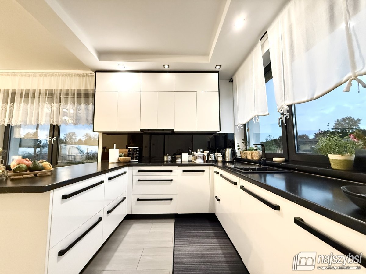 Zaleszczyce - piękny dom wolnostojący
 (1)