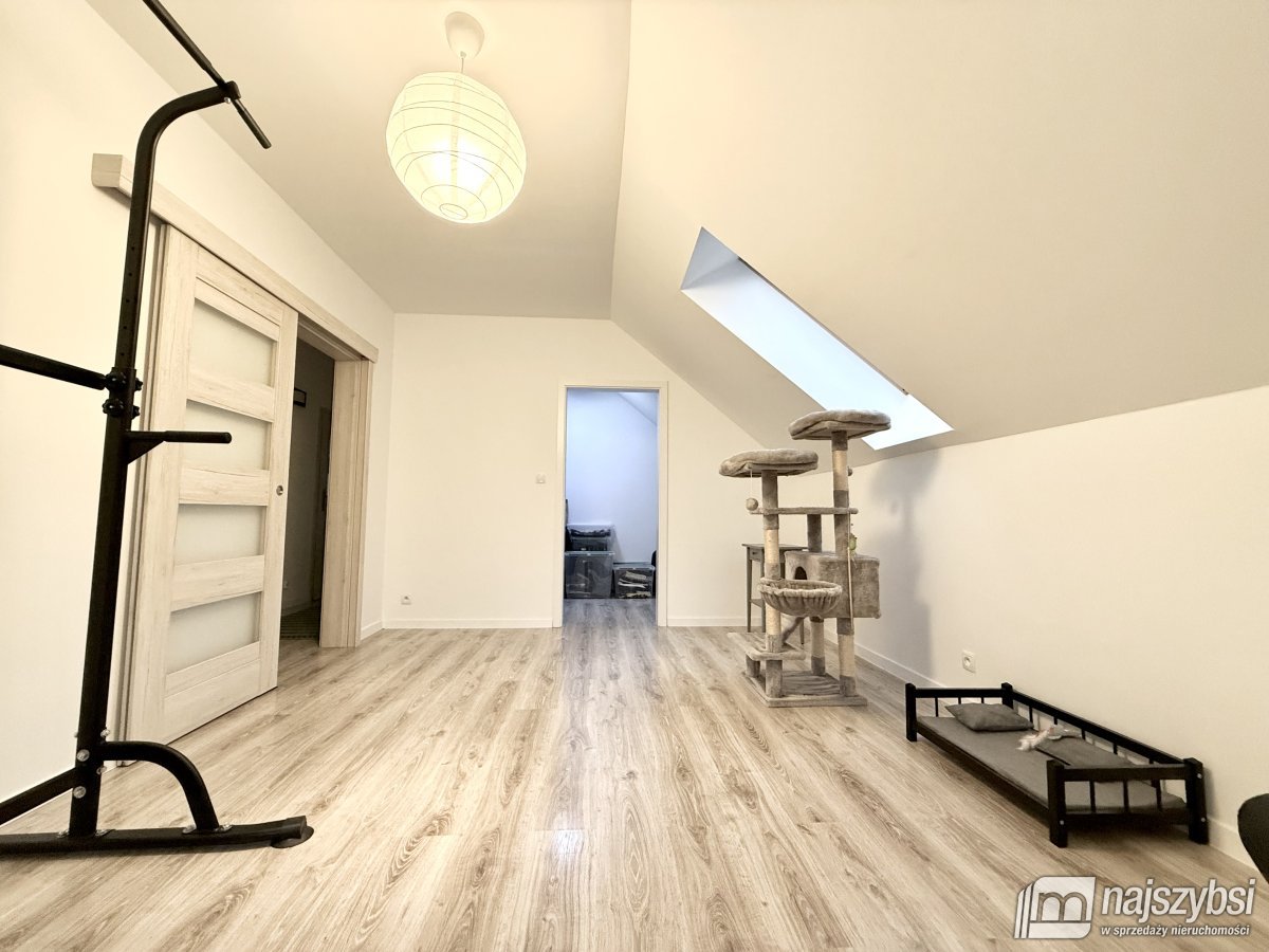 Zaleszczyce - piękny dom wolnostojący
 (18)