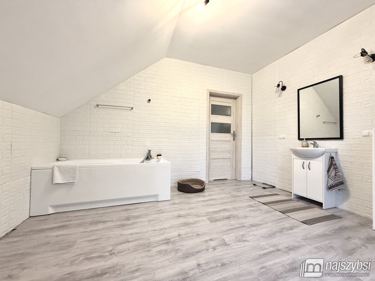 Zaleszczyce - piękny dom wolnostojący
 (20)