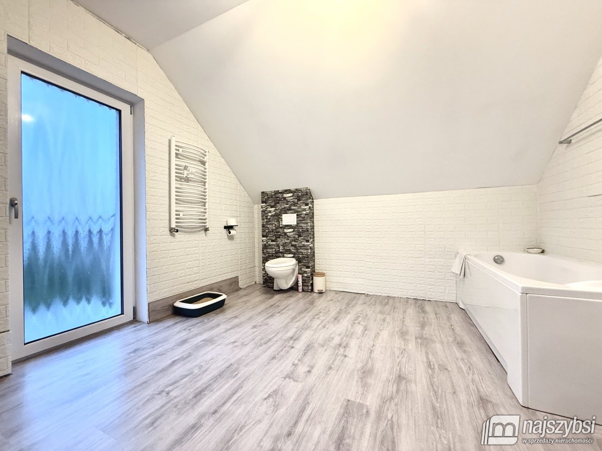 Zaleszczyce - piękny dom wolnostojący
 (21)