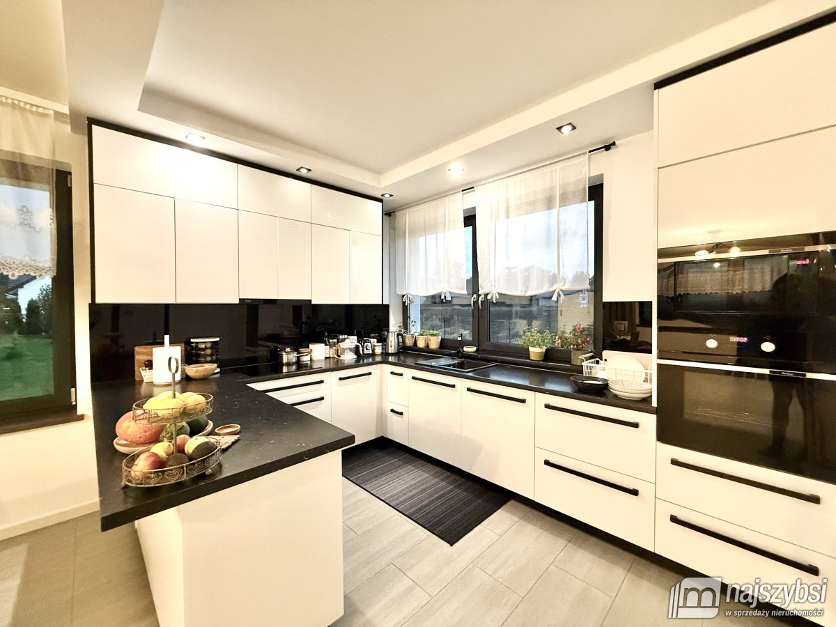 Zaleszczyce - piękny dom wolnostojący
 (6)