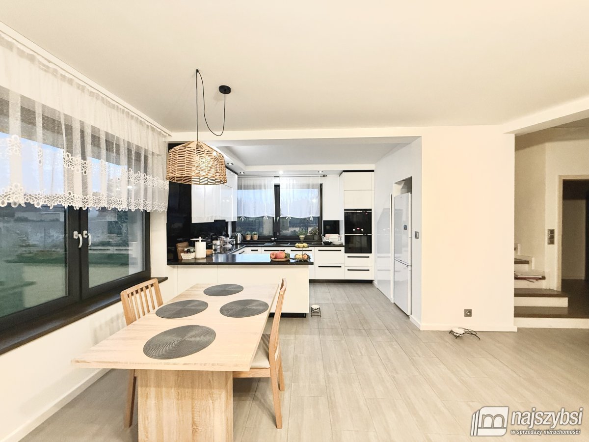 Zaleszczyce - piękny dom wolnostojący
 (7)