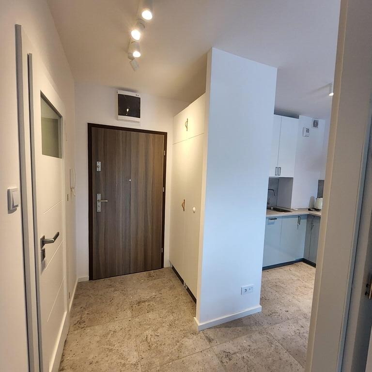 Komfortowe 2 pokoje z balkonem i garażem. (8)