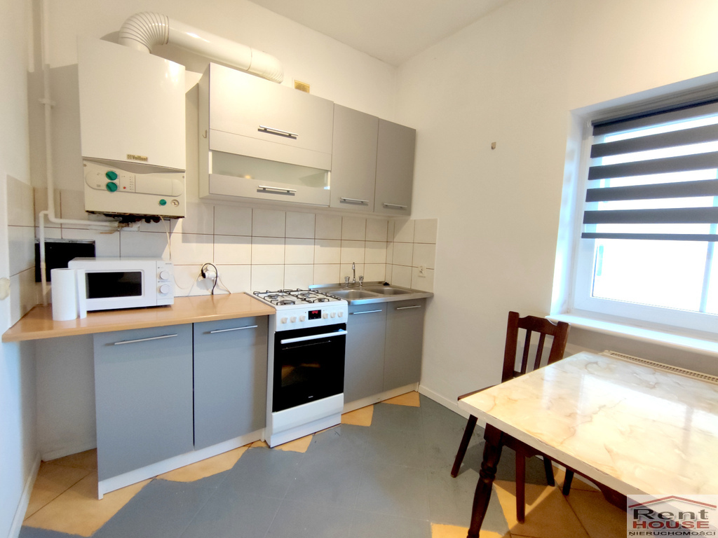 Przestronna kawalerka, osobna kuchnia (6)