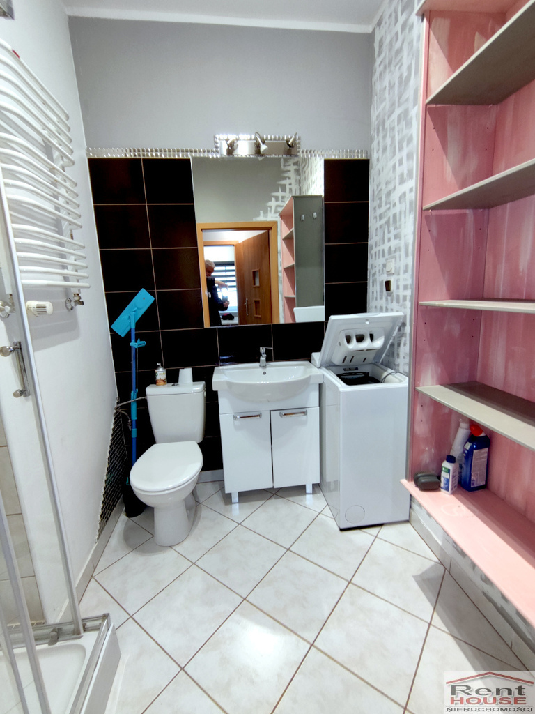 Przestronna kawalerka, osobna kuchnia (8)