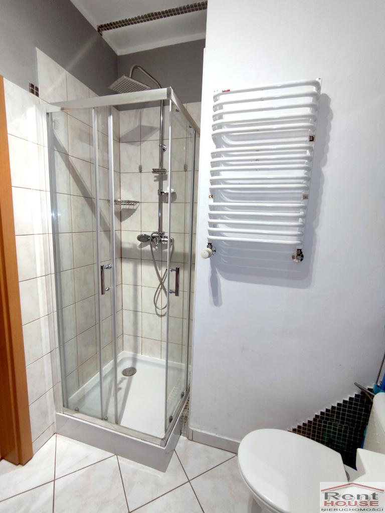 Przestronna kawalerka, osobna kuchnia (9)