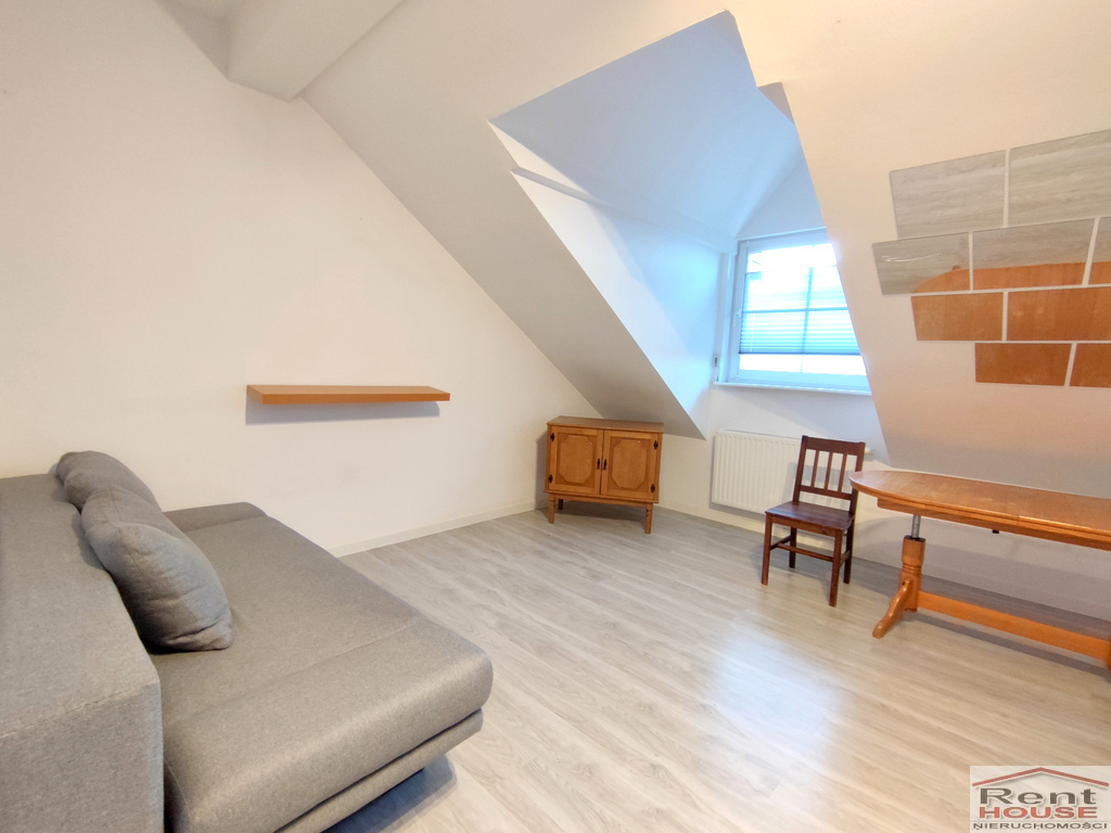 Przestronna kawalerka, osobna kuchnia (2)