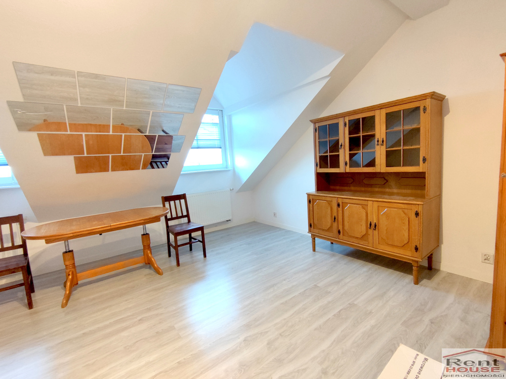 Przestronna kawalerka, osobna kuchnia (5)