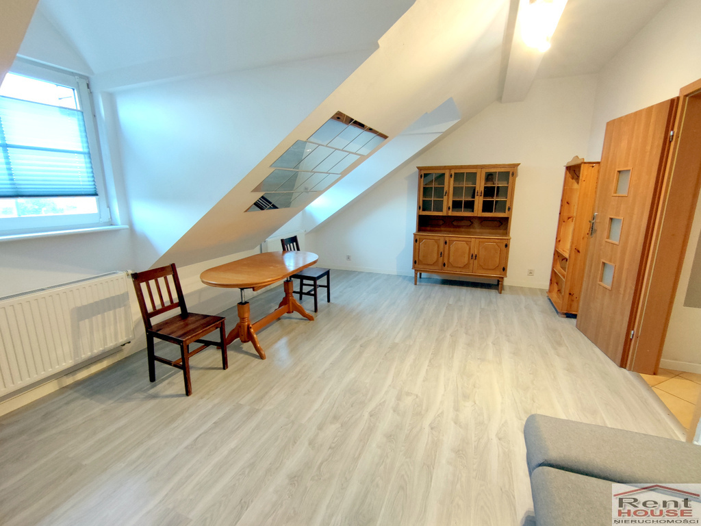 Przestronna kawalerka, osobna kuchnia (4)