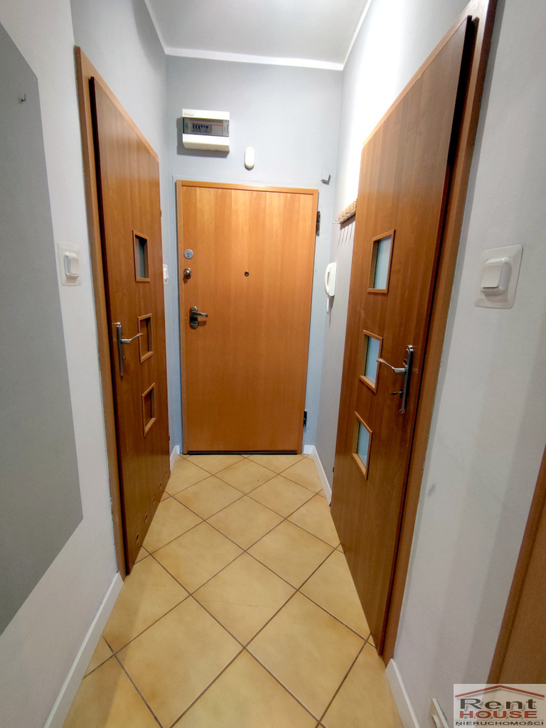 Przestronna kawalerka, osobna kuchnia (10)