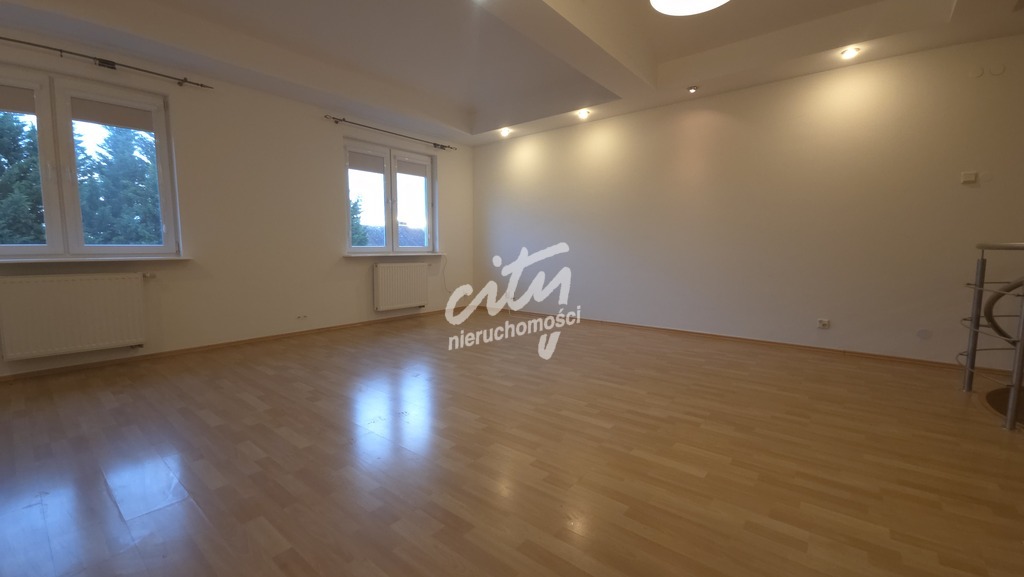 Przestronne, 2-poziomowe mieszkanie 4-pokojowe (7)