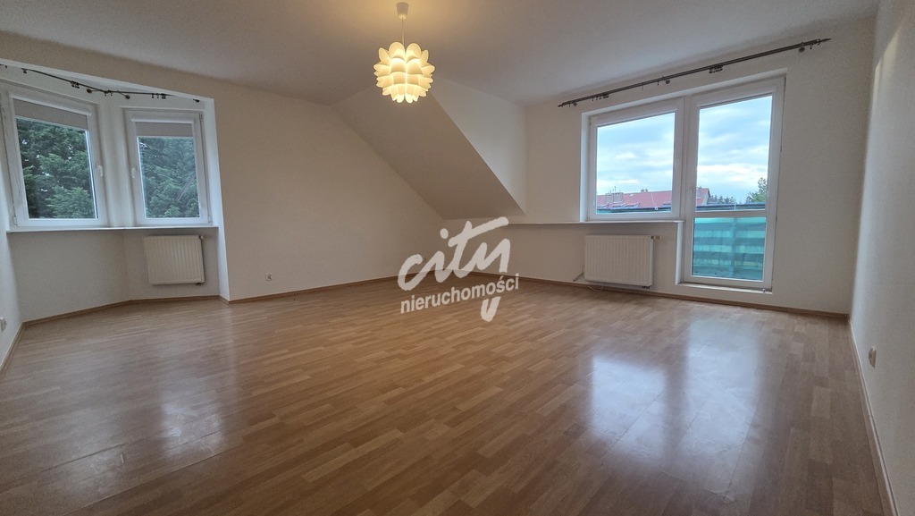 Przestronne, 2-poziomowe mieszkanie 4-pokojowe (2)