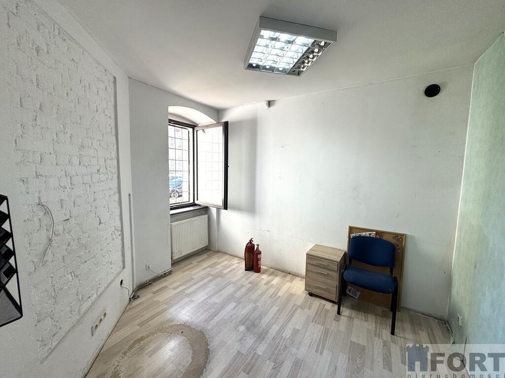 Na sprzedaż 2 kawalerki połączone w jeden lokal ! (7)