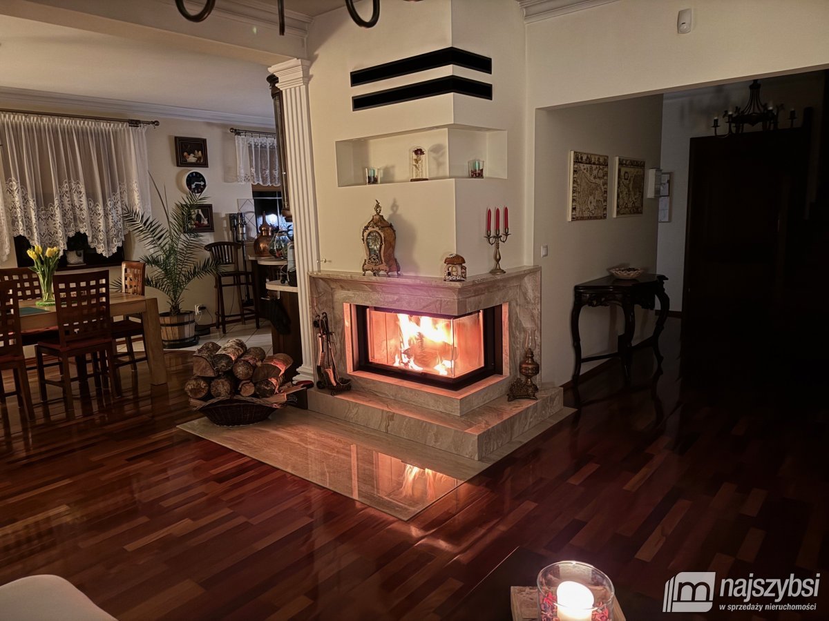 Dom z garażem i pięknym ogrodem (10)